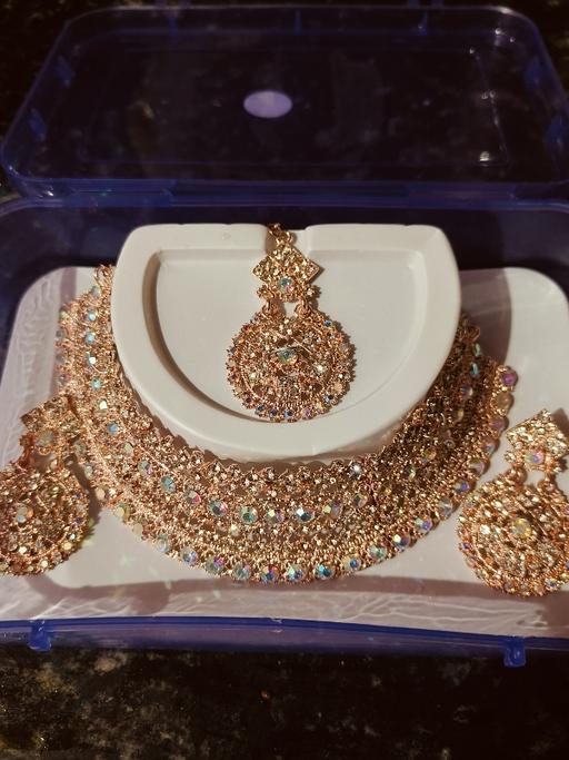 Rose gold necklace set with earrings