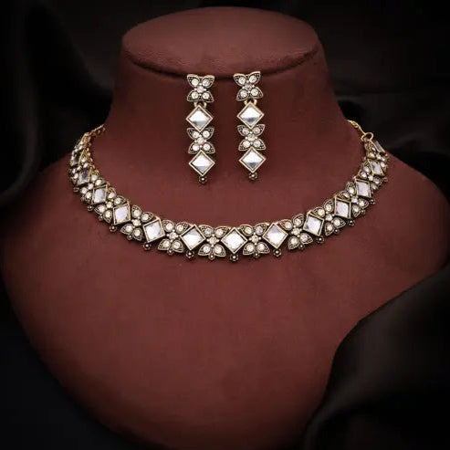 Mevada Jewellery Brass Gold Plated Necklace Set | Elegant Jewellery Set for Women and Girls with Matching Earrings (Pack of 1)