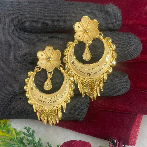 Graceful Earrings &amp; Studs* Base Metal: Bentex Plating: 1Gram Gold Sizing: Non-Adjustable Stone Type: No Stone Type: Long Net Quantity (N): 1 Dispatch: 2- 2 Days